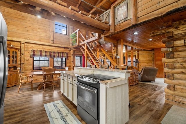 2446 State Highway Oo, Cedarcreek, MO 65627