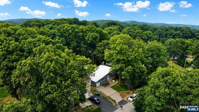 11 Monhegon Avenue, Rockaway Township, NJ 07866