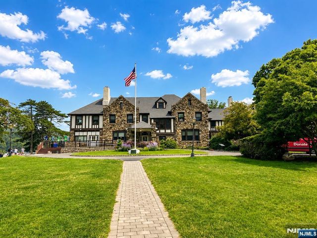 11 Monhegon Avenue, Rockaway Township, NJ 07866