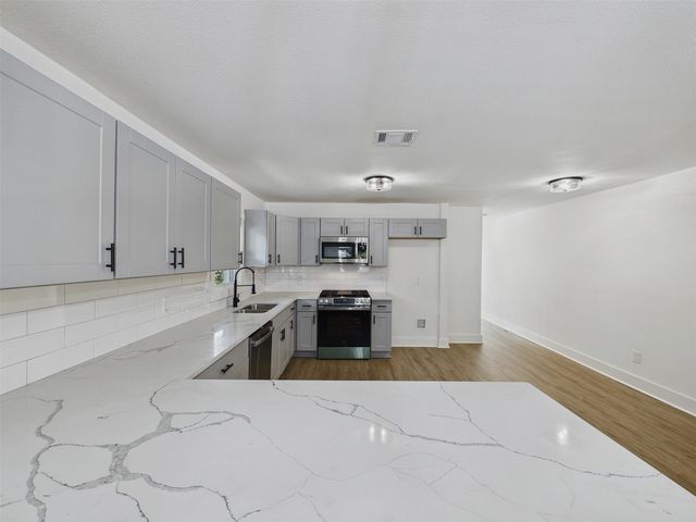 1026 Cedar Hill Avenue, Dallas, TX 75208