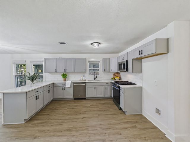 1026 Cedar Hill Avenue, Dallas, TX 75208
