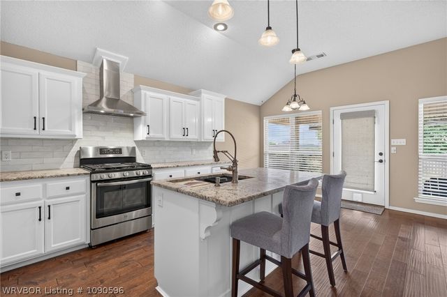 2711 N Hills Boulevard, Van Buren, AR 72956