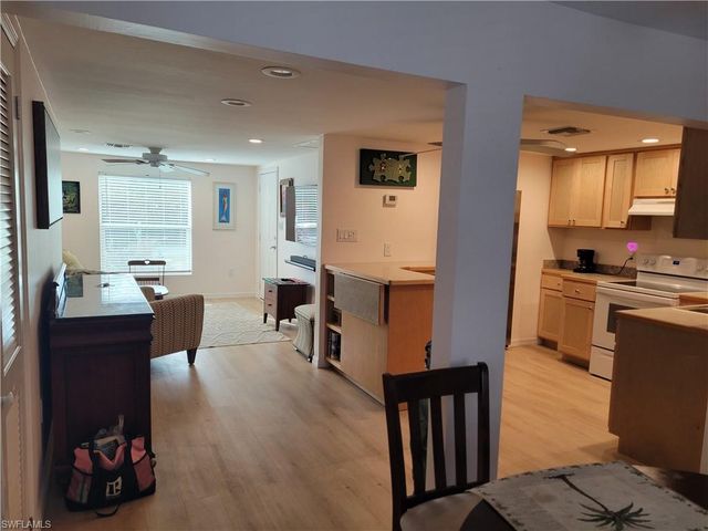 2662 Mangrove ST, Naples, FL 34112