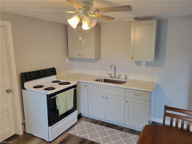 2662 Mangrove ST, Naples, FL 34112