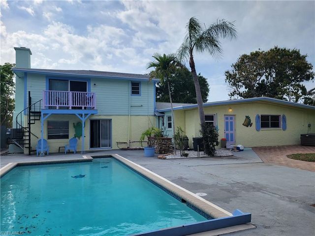 2662 Mangrove ST, Naples, FL 34112