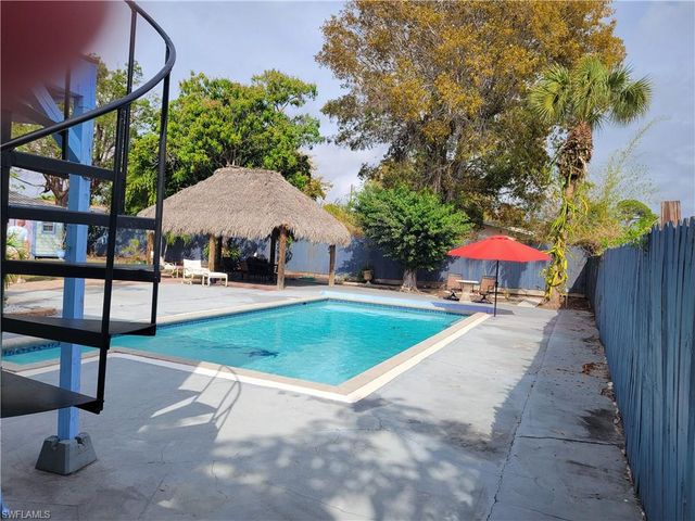 2662 Mangrove ST, Naples, FL 34112