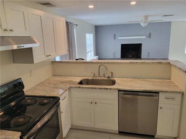 2662 Mangrove ST, Naples, FL 34112