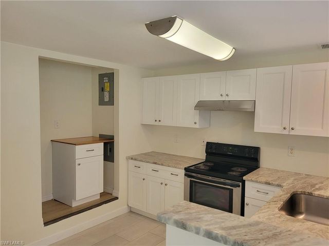 2662 Mangrove ST, Naples, FL 34112