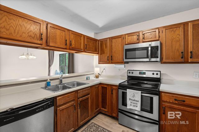 28 Summer Oaks Drive, Daphne, AL 36526