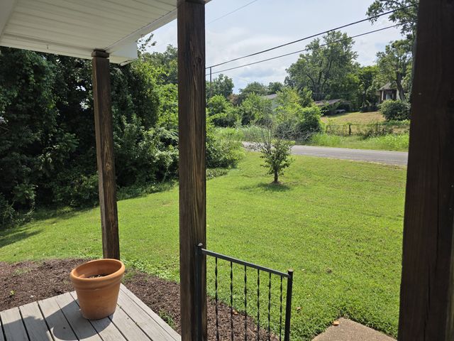 437 Cornish Dr, Nashville, TN 37207