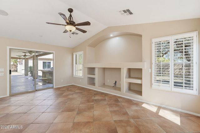 5515 N 83RD Drive, Glendale, AZ 85305