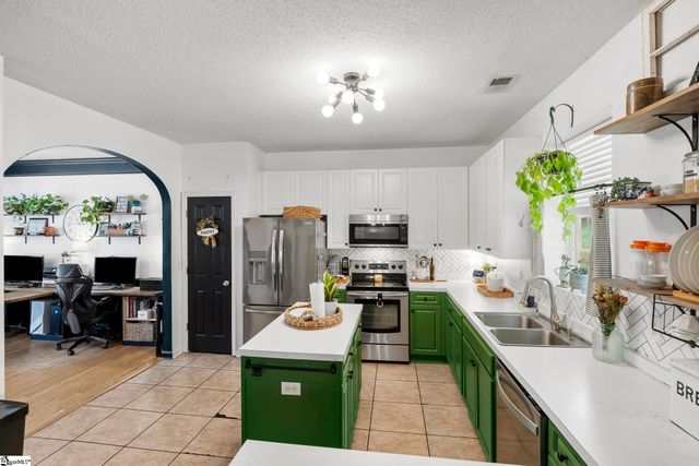 511 Waterstone Way, Simpsonville, SC 29680