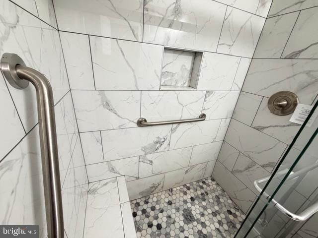 8909 KEEWATIN RD, Lanham, MD 20706