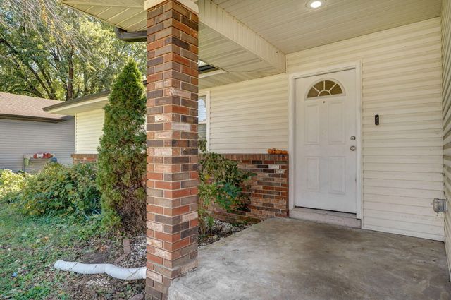 3264 West Riverside Street, Springfield, MO 65807