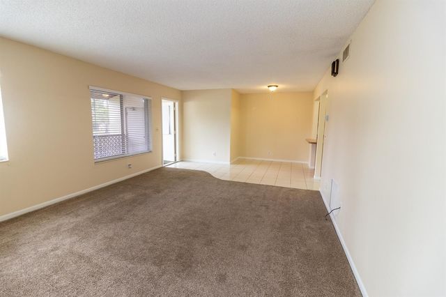 4987 SABLE PINE Circle D2, West Palm Beach, FL 33417