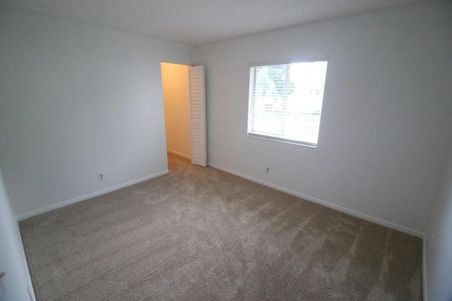 4987 SABLE PINE Circle D2, West Palm Beach, FL 33417