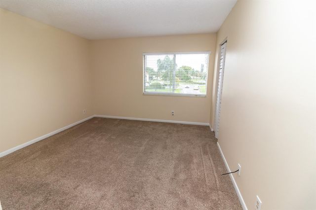4987 SABLE PINE Circle D2, West Palm Beach, FL 33417