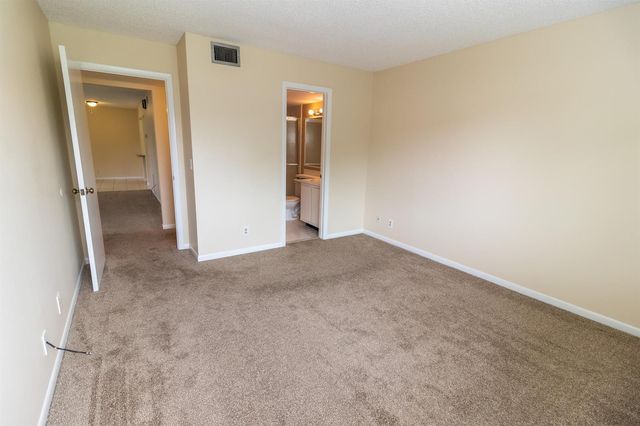 4987 SABLE PINE Circle D2, West Palm Beach, FL 33417