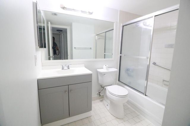 4987 SABLE PINE Circle D2, West Palm Beach, FL 33417