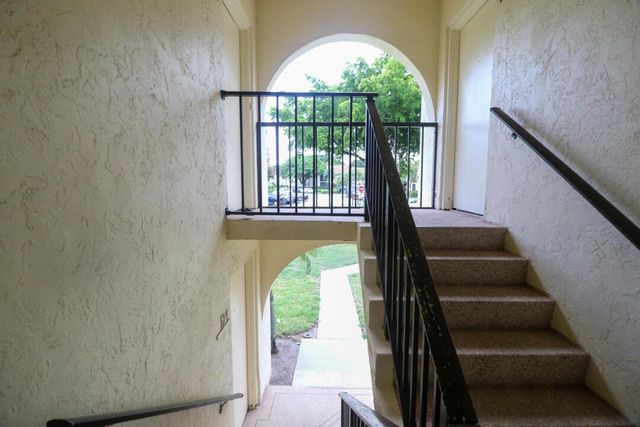 4987 SABLE PINE Circle D2, West Palm Beach, FL 33417