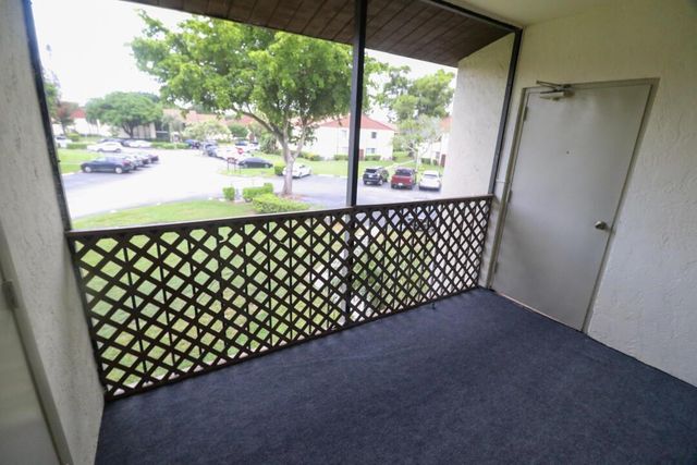 4987 SABLE PINE Circle D2, West Palm Beach, FL 33417