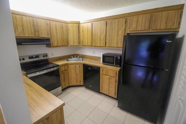 4987 SABLE PINE Circle D2, West Palm Beach, FL 33417