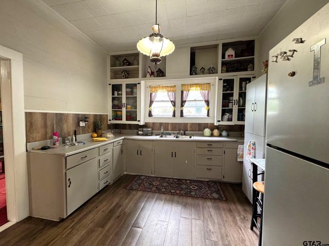 123 E 12th St., Mt Pleasant, TX 75455