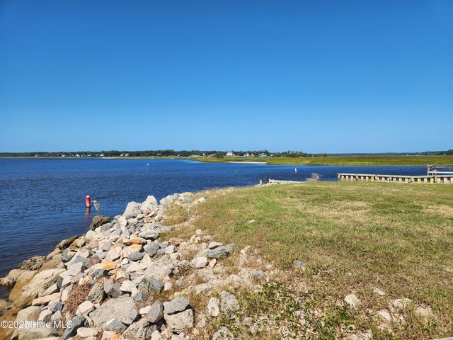 644 Harbor Drive SE, Bolivia, NC 28422