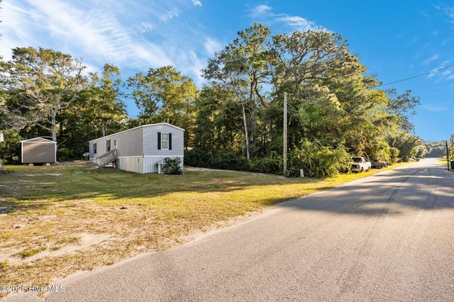 644 Harbor Drive SE, Bolivia, NC 28422