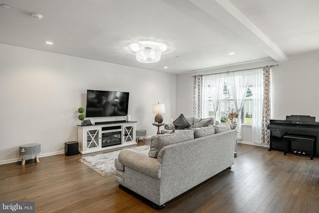 25 N TOMPKINS SQ, Downingtown, PA 19335