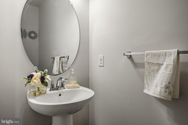 25 N TOMPKINS SQ, Downingtown, PA 19335