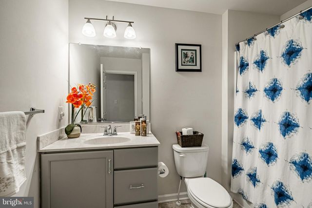 25 N TOMPKINS SQ, Downingtown, PA 19335