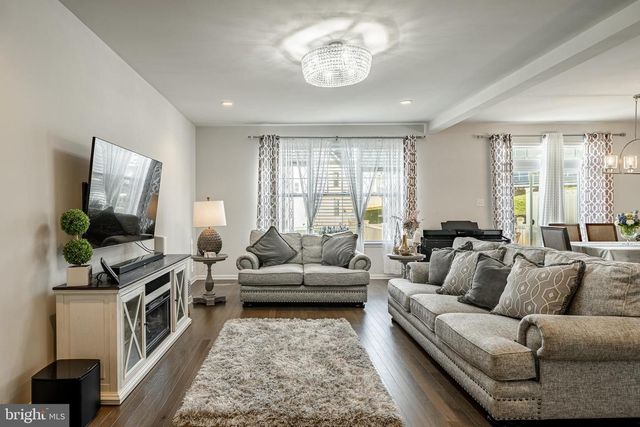 25 N TOMPKINS SQ, Downingtown, PA 19335