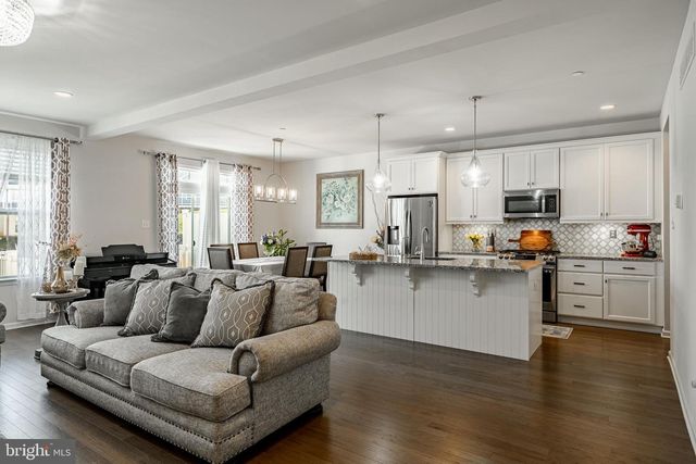 25 N TOMPKINS SQ, Downingtown, PA 19335