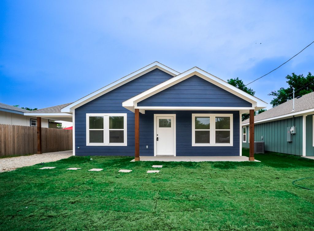 1331 Palestine, Mexia, TX 76667