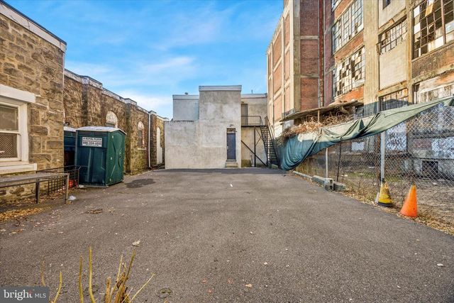 2045 W TORONTO ST, Philadelphia, PA 19132