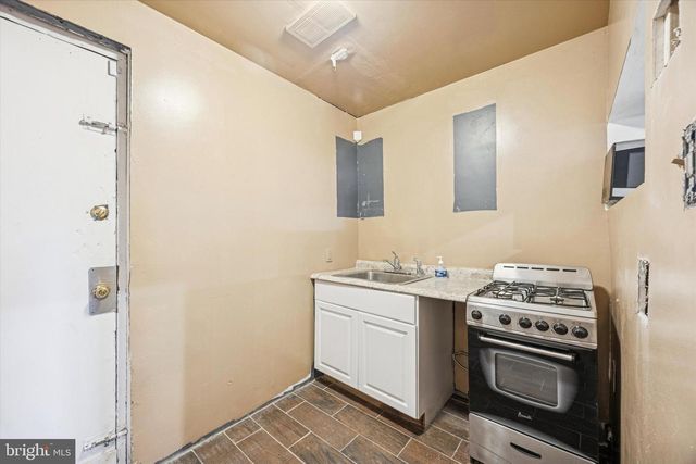 2045 W TORONTO ST, Philadelphia, PA 19132