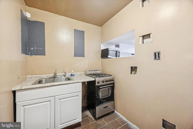 2045 W TORONTO ST, Philadelphia, PA 19132