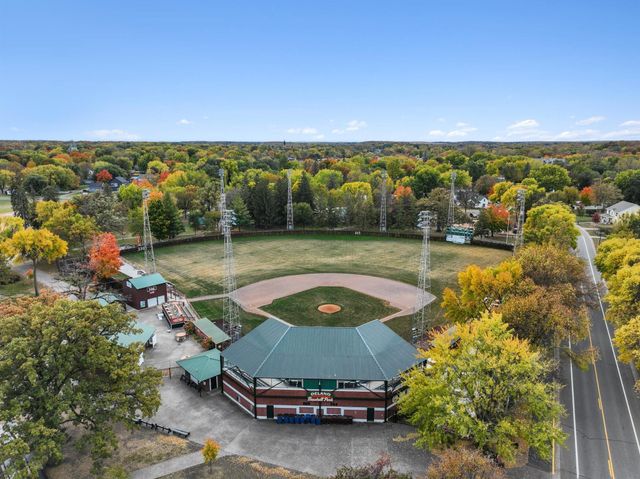 954 Silvercreek Avenue W, Delano, MN 55328