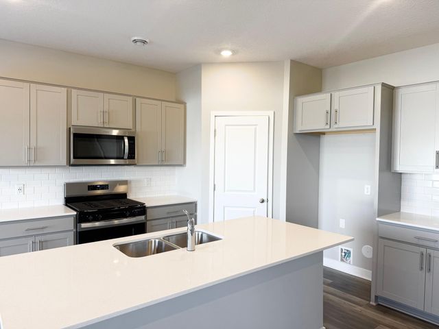 954 Silvercreek Avenue W, Delano, MN 55328