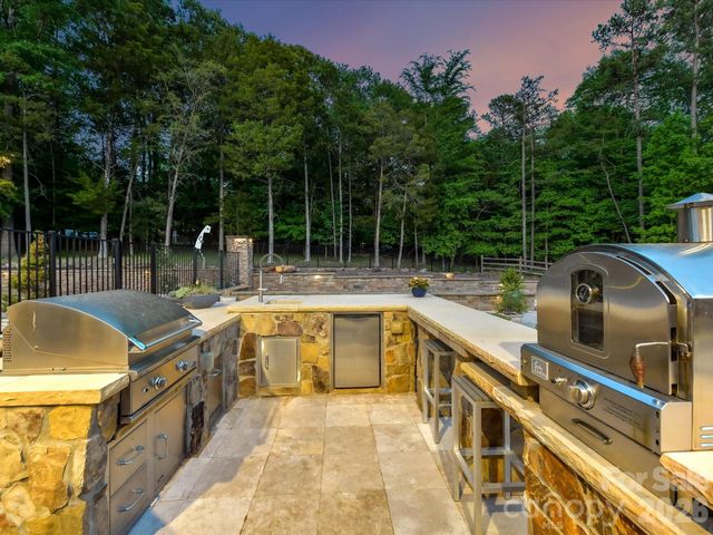 2723 Providence Pine Lane, Charlotte, NC 28270