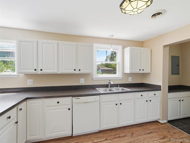 23091 Berdeno Avenue, Hazel Park, MI 48030