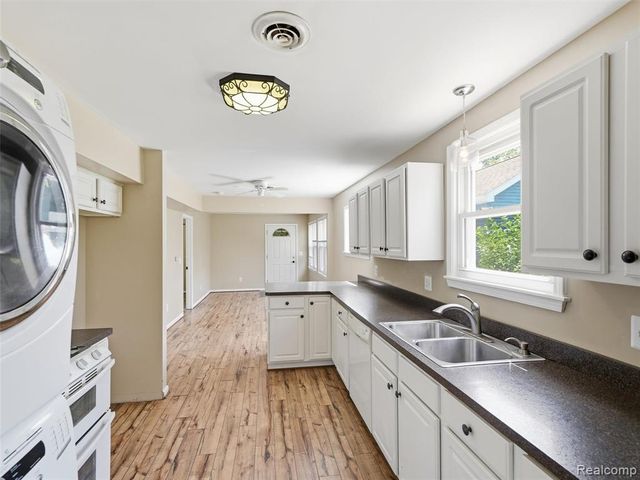 23091 Berdeno Avenue, Hazel Park, MI 48030
