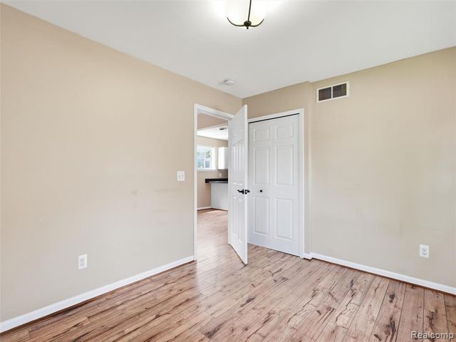23091 Berdeno Avenue, Hazel Park, MI 48030