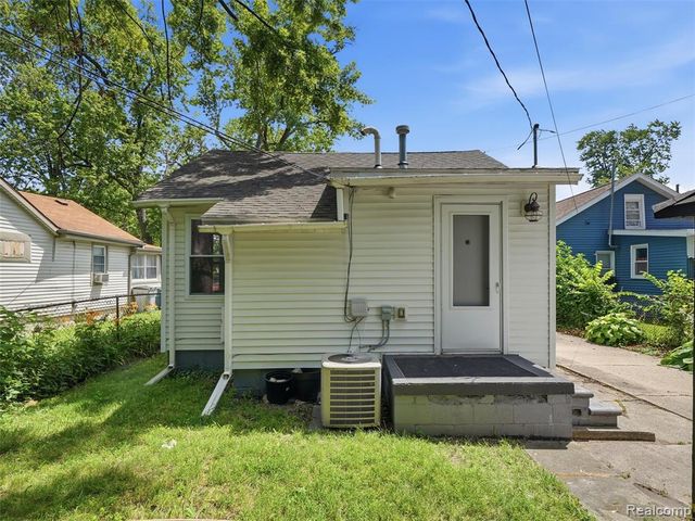23091 Berdeno Avenue, Hazel Park, MI 48030
