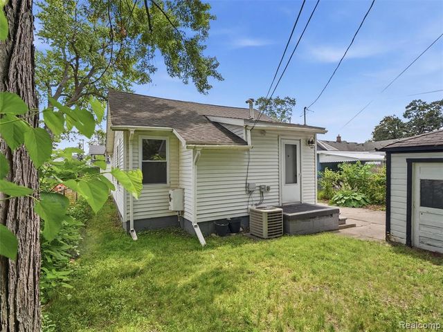 23091 Berdeno Avenue, Hazel Park, MI 48030