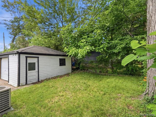 23091 Berdeno Avenue, Hazel Park, MI 48030