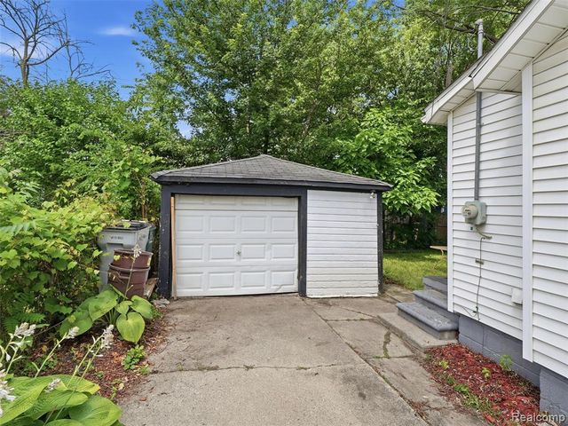 23091 Berdeno Avenue, Hazel Park, MI 48030
