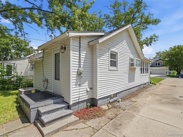 23091 Berdeno Avenue, Hazel Park, MI 48030