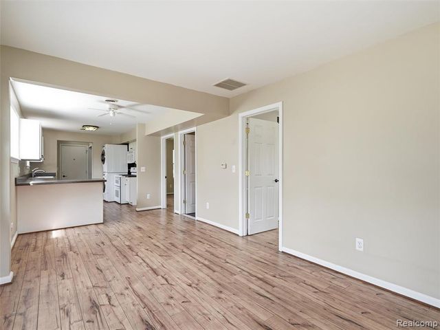 23091 Berdeno Avenue, Hazel Park, MI 48030